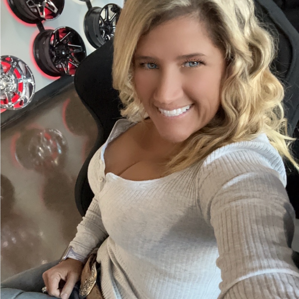 Meet your Posher, Courtney